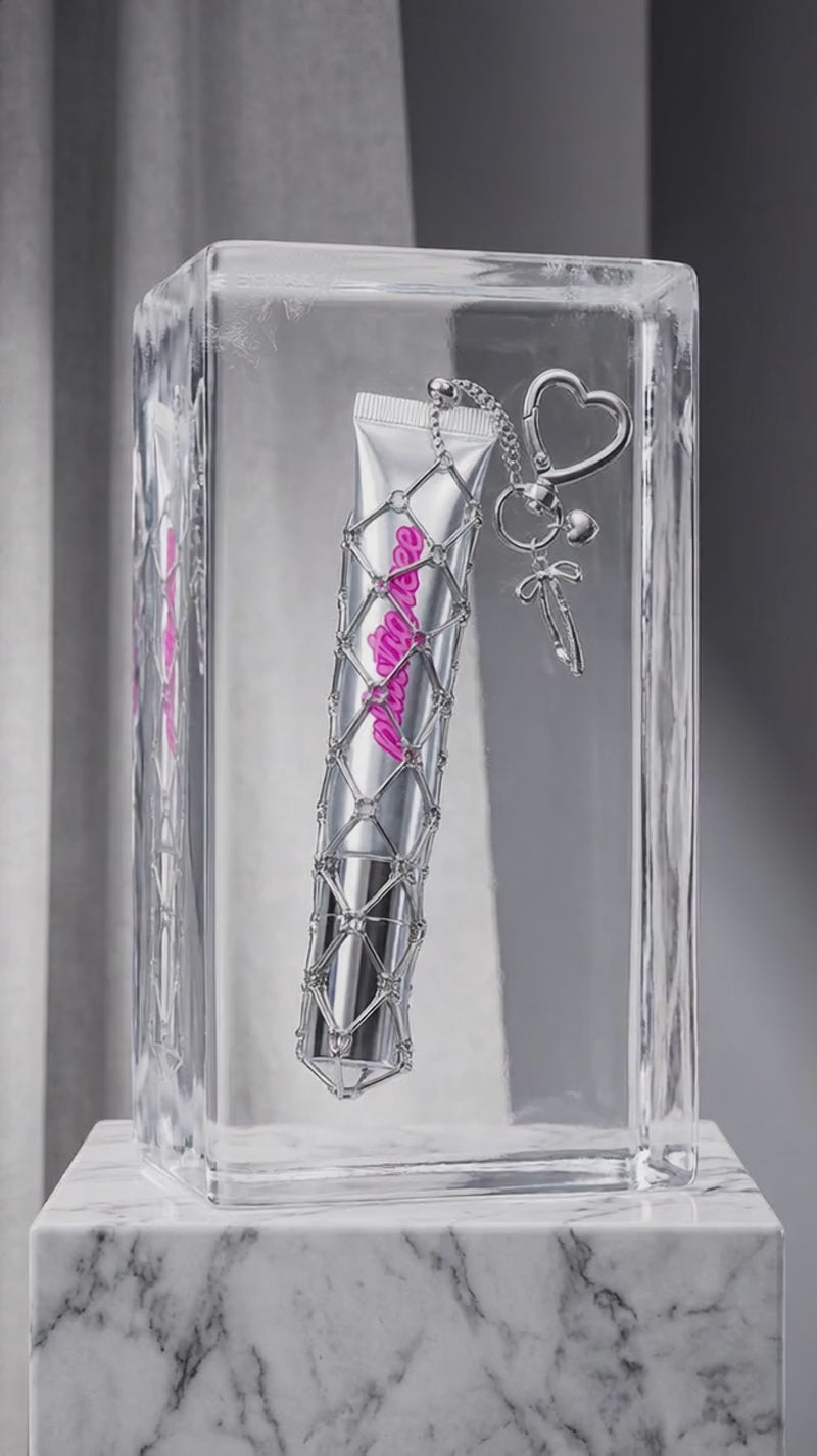 ⛓️ „NOT-A-LIPPLUMPER“ - PLASTIQUEEE KEYCHAIN ⛓️